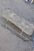 Alter Holzschlitten mit Metallkufen gebrauchter Zustand