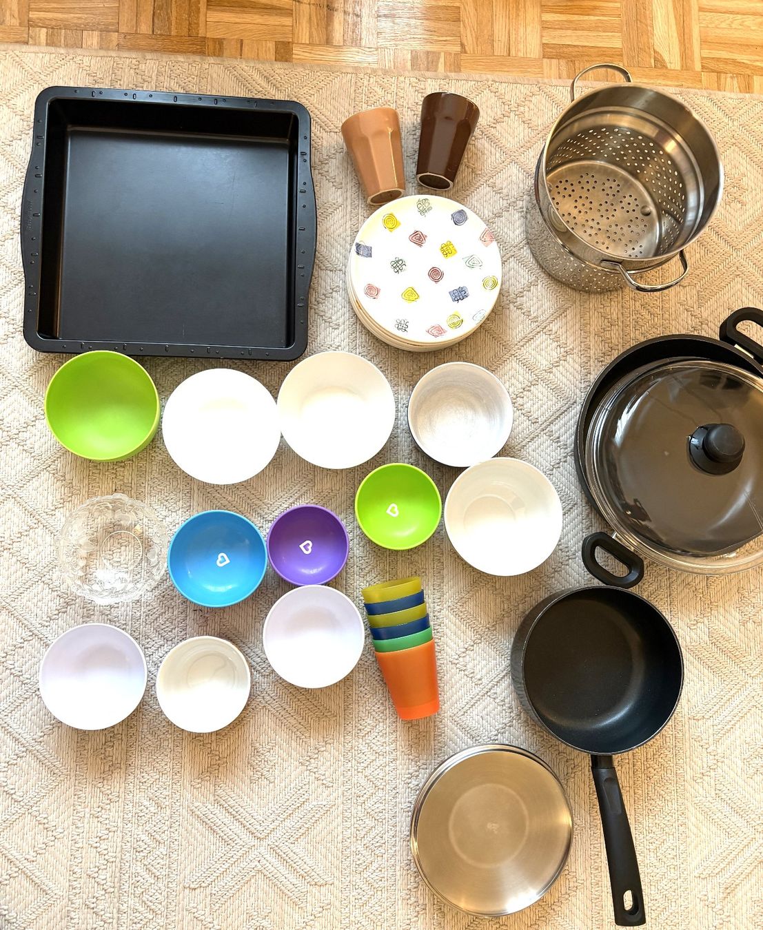 Set di piatti: Pfannen ,Teller, Kaffeetassen, Schüsseln, Becher, Blech – Usato da Glattbrugg venduto da Ariel012 3