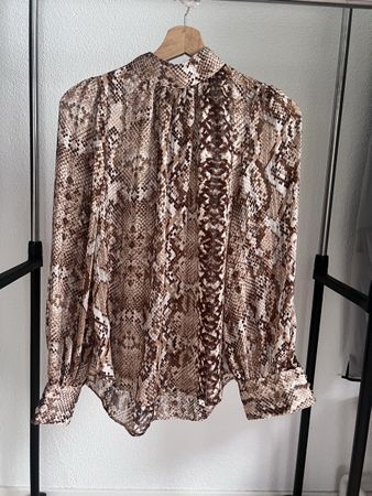 Blusa in seta e cotone di H&M con motivo pitonato. XS