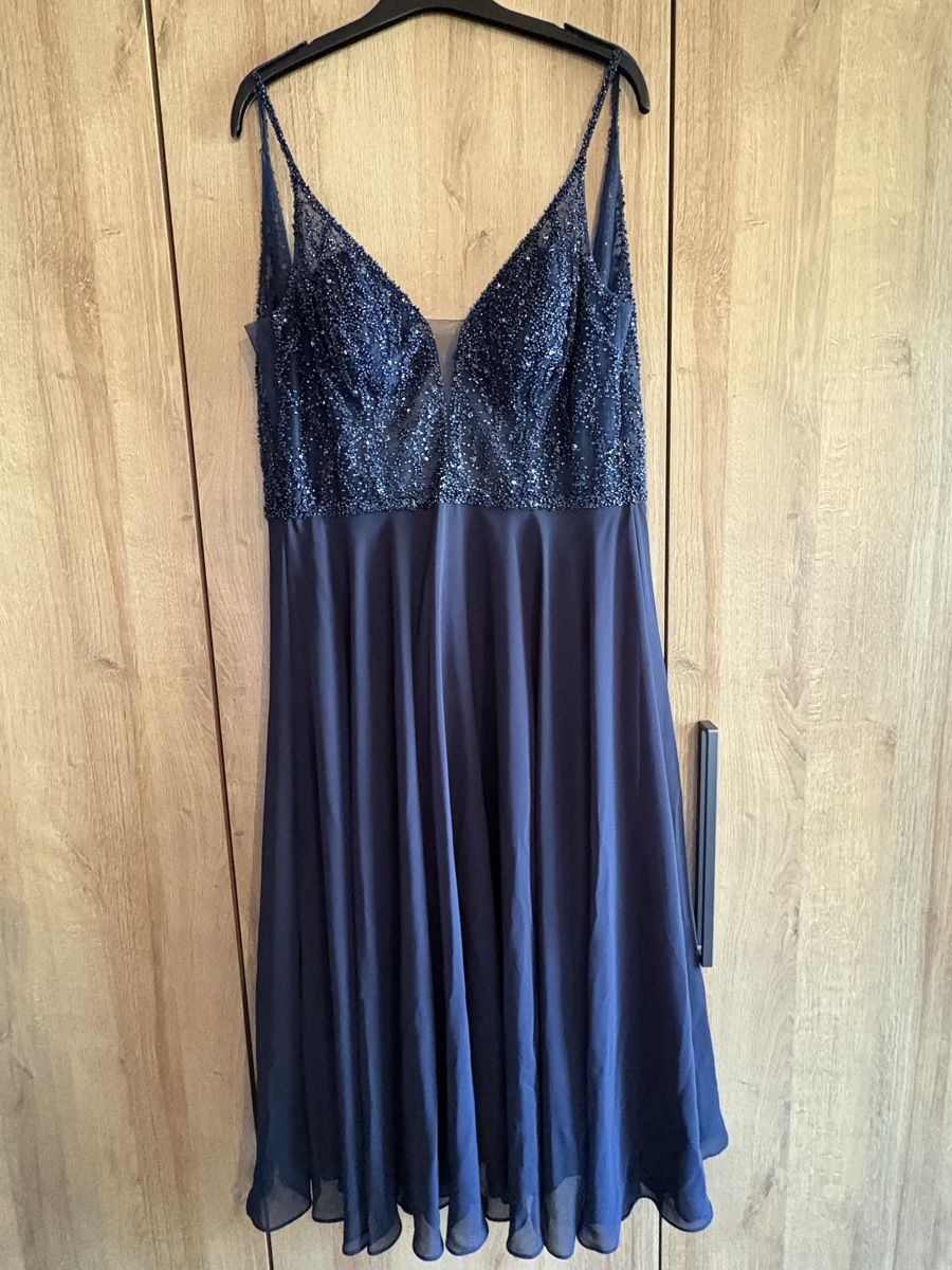 Kleider: Festkleid  – Gebraucht aus Mörigen von che_92tn