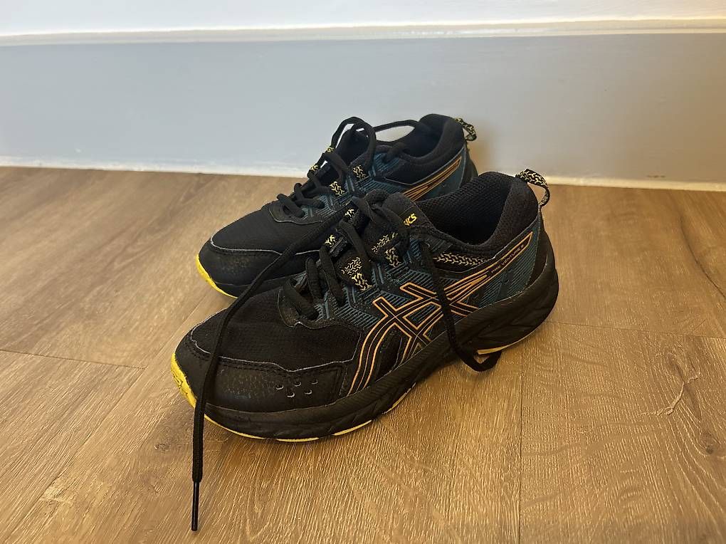 Herrenschuhe: Baskets asics t. 34.5 – Gebraucht aus Curtilles von cat_vs66