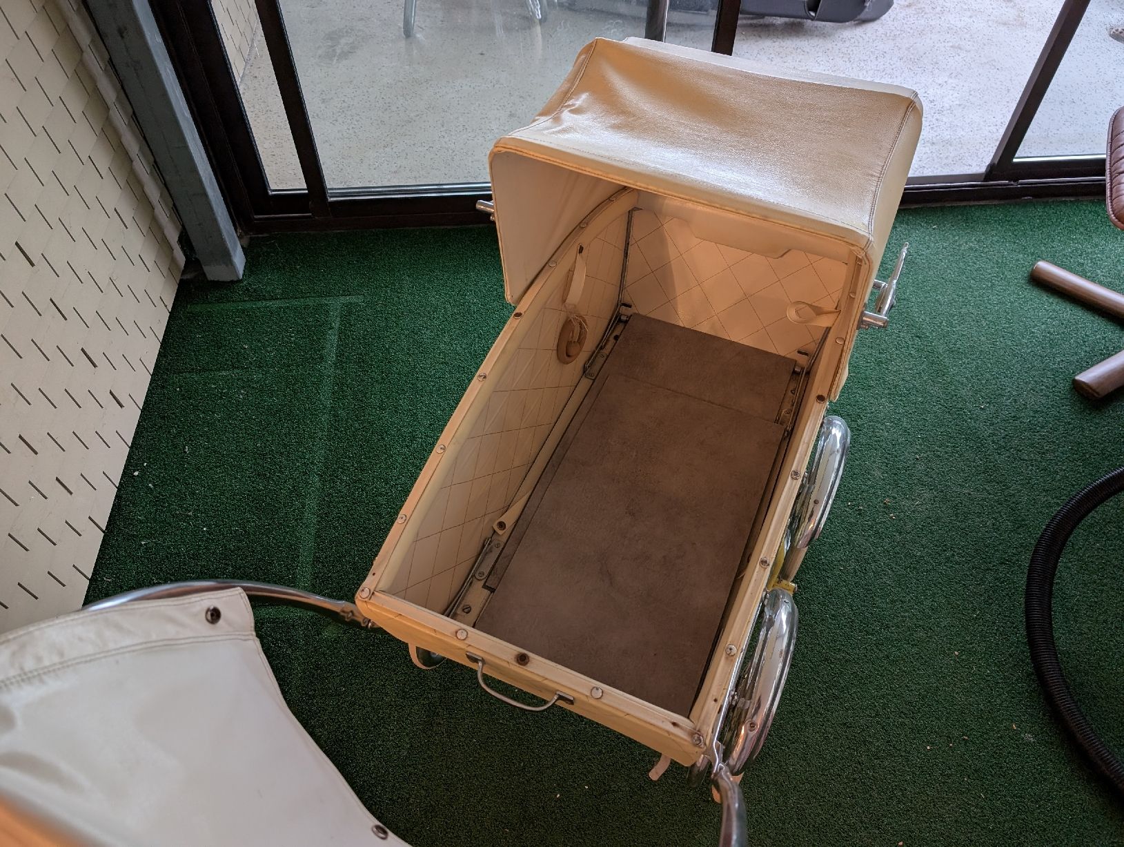 Carrozzine: Antiker Kinderwagen beige – Usato da Schleitheim venduto da Norton2010 1