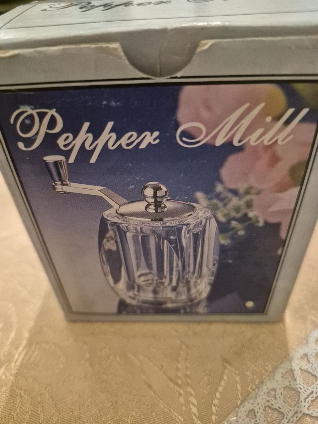 Komplettküchen: Pfeffermühle,Neu. – Neu und originalverpackt aus Pfaffnau von gologoldun1953