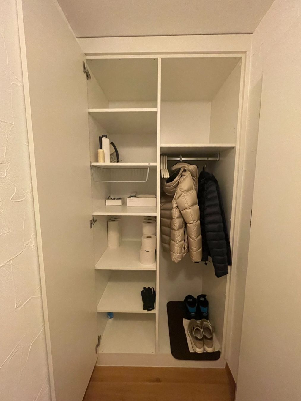 Porte manteau: Einbaugarderobe weiss – D'occasion à Oberägeri par samoth_b2f7 1