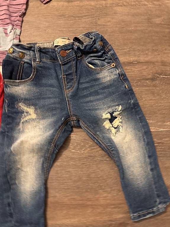 Lotti & Set di vestiti: Kinder Kleider  – Usato da Steinmaur venduto da VollService
