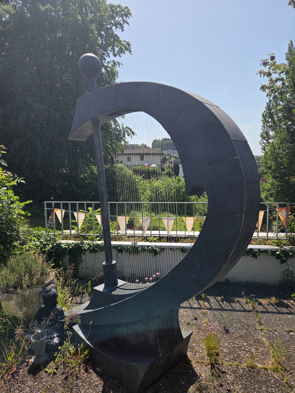 Skulpturen & Statuen: Metallkunst-Harfe / Skulptur von KNECHT – Gebraucht aus Luzern von jerum