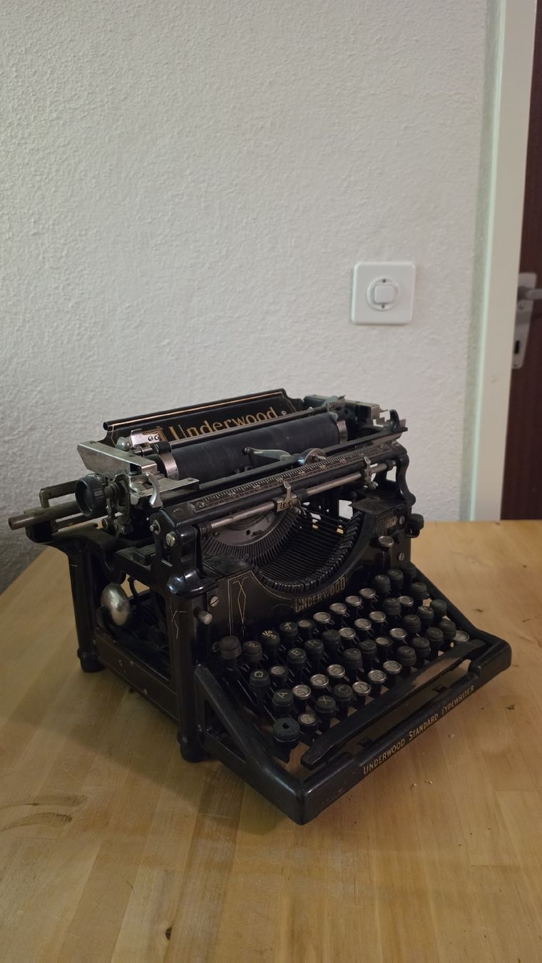 Underwood Schreibmaschinen: Antike Schreibmaschine "UNDERWOOD" – Gebraucht aus Rheinfelden von Ragg