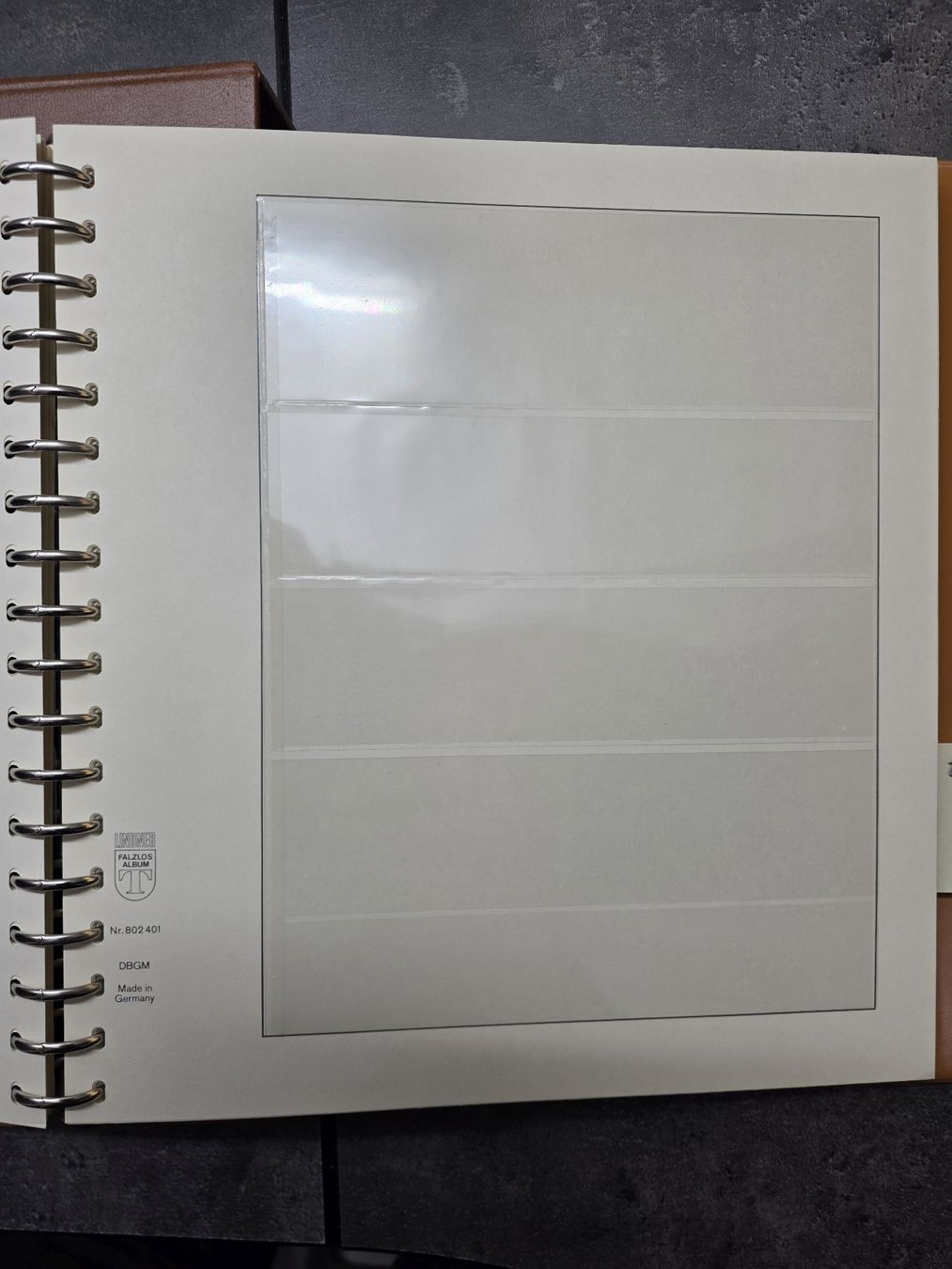 Lindner Alben: Lindner Ringbinder 18 Loch "braun" mit 43 Seiten 802401 – Gebraucht aus Thun von vbphila 1