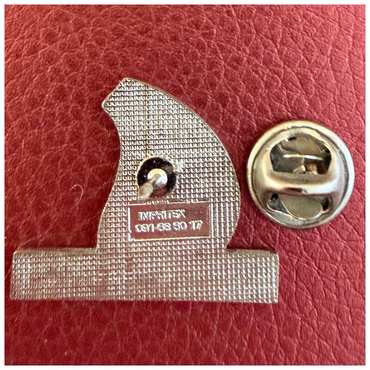 Placchette & Badge: Pin mit der Aufschrift Schweizer Fleich – Nuovo (secondo la descrizione) da Schlieren venduto da RoPue 2
