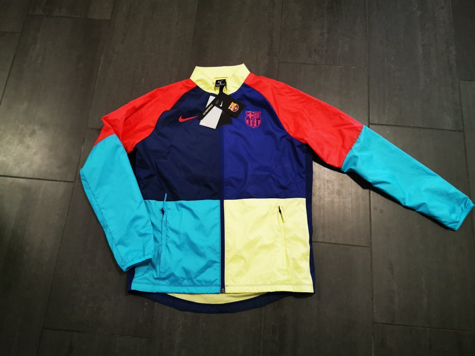 Nike Giacche: NIKE Trainingsjacke FCB Repel Grösse M – Nuovo e nell'imballaggio originale da Rikon im Tösstal venduto da Bravora 2