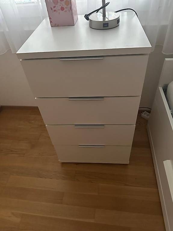 Kommoden: Weisse Kommode mit 4 Schubladen – Gebraucht aus Buochs von art_6wlg