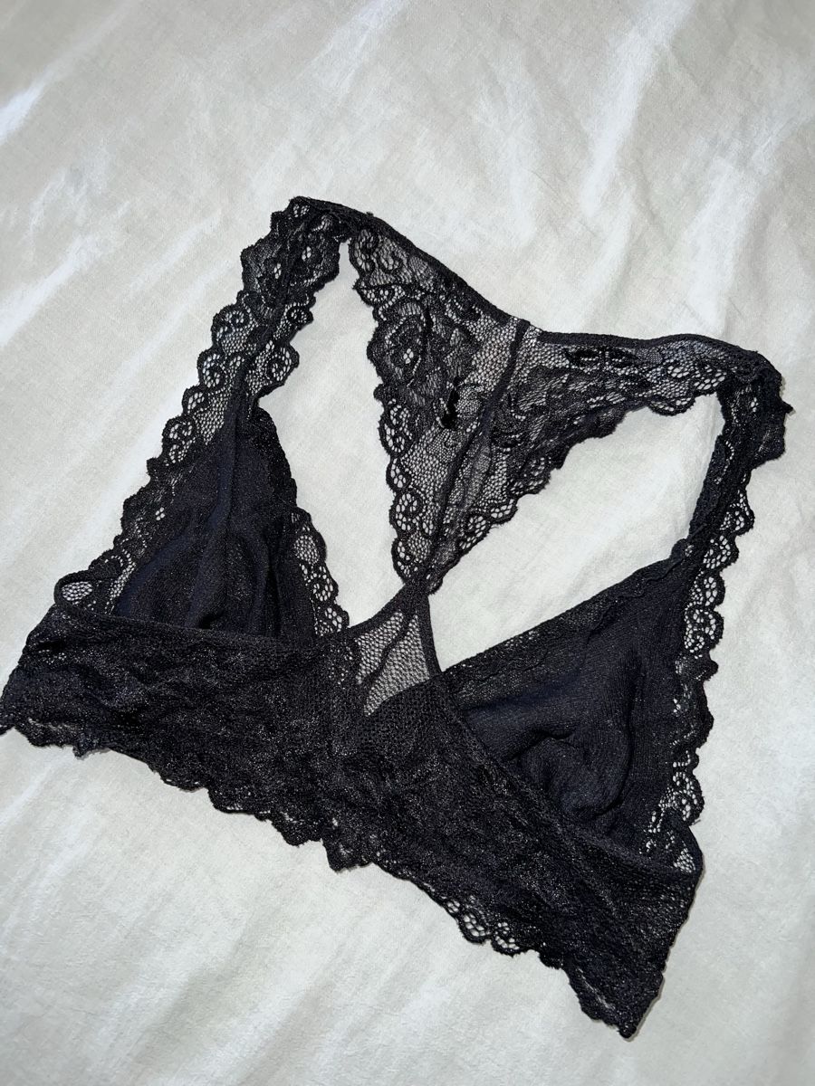 Autres dessous: Wunderschönes Spitzen Bralette schwarz Grösse L neu – Neuf (Voir description) à Zürich par Klimbim87 2