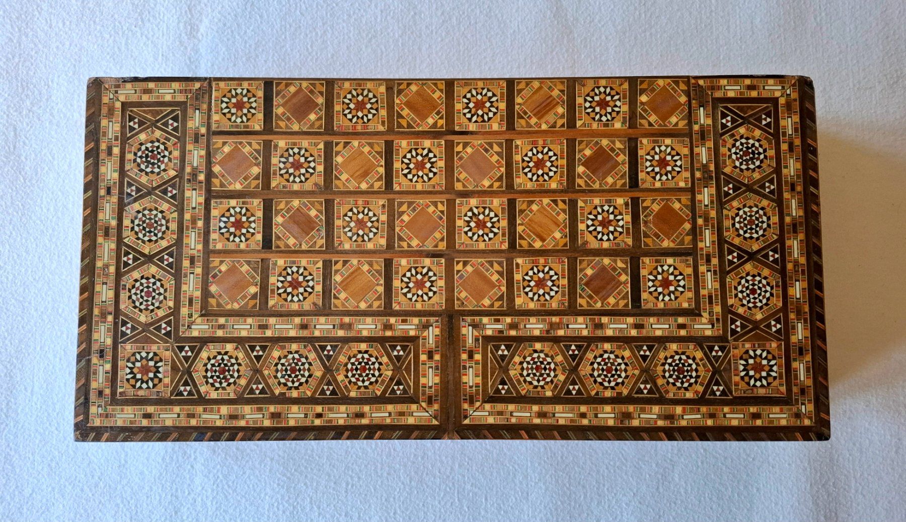 Jeux: VINTAGE BACKGAMMON / SCHACH KASSETTE, INTARSIEN – D'occasion à Grüningen par Kartensammler 1