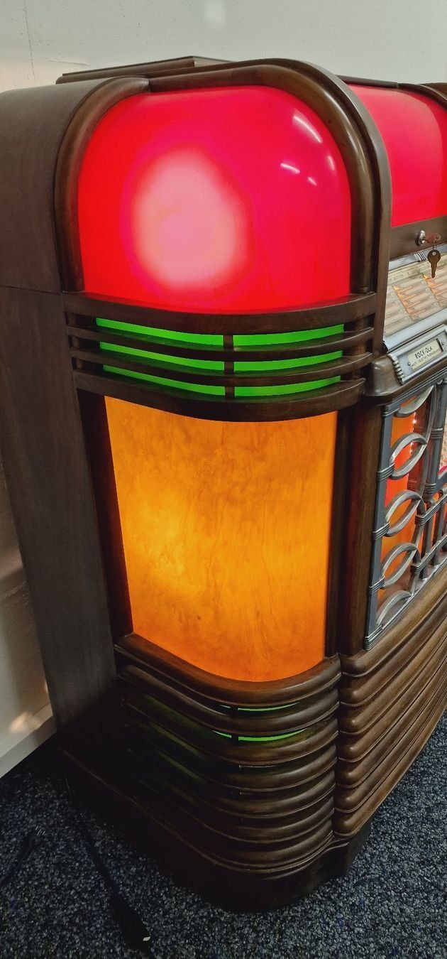 Rock-Ola Musiktruhen: Musikbox Jukebox Rock-Ola Modell DE39 – Gebraucht aus Geroldswil von  2