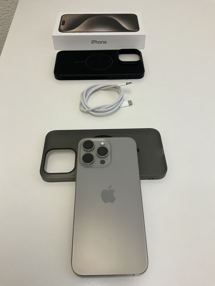 Apple Portables: Iphone 15 pro max – D'occasion à Zürich par DemiSu 1