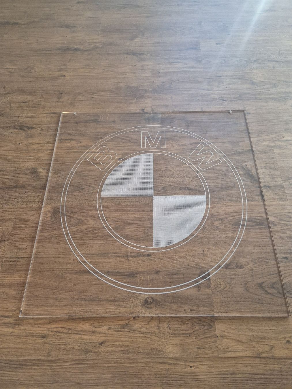 Plateaux: BMW Acrylglas Platte mit Logo – D'occasion à Allenwinden par pas_wp2s