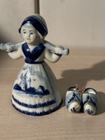 Figurine et sabots Delft bleu, peinte main
