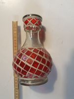 Dekoflasche mit roten Mosaiksteinen