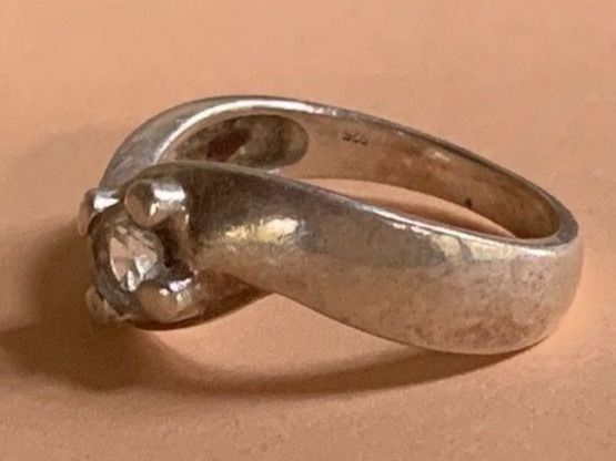 Ringe: Ring klassik (gr.52) weisser stein – Gebraucht aus Dittingen von Bellevista 1