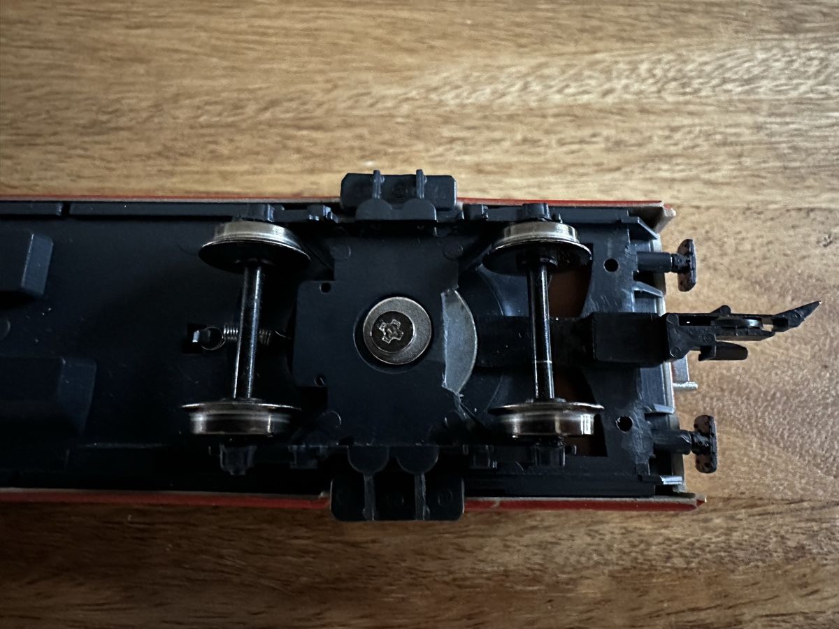 Liliput Modelleisenbahnen: Liliput SBB Swiss Express EW III A – Gebraucht aus Sissach von  8