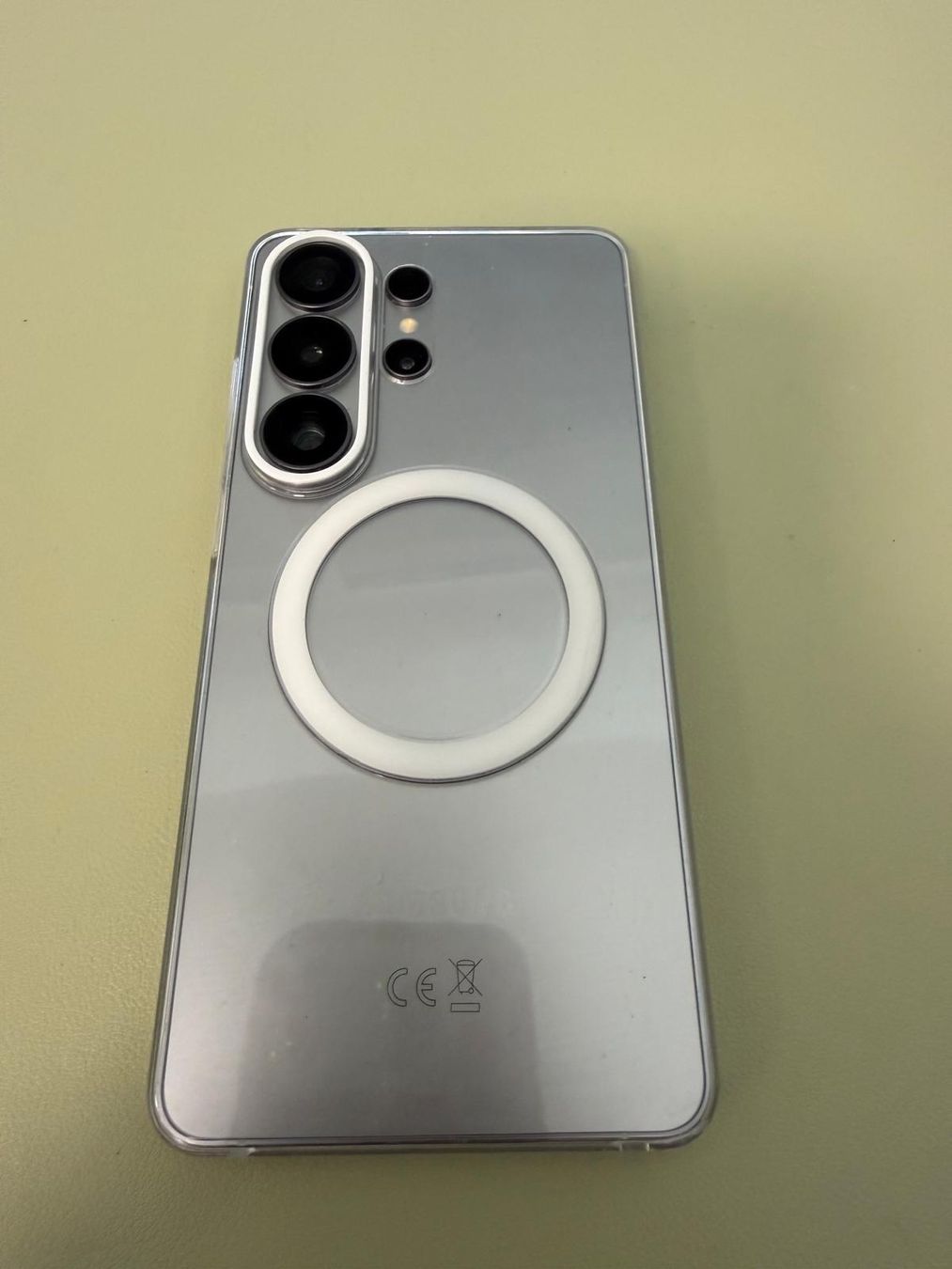 Samsung Telefoni cellulari / Smartphones: Samsung S26 Ultra, 512GB, Silber Shadow – Usato da Brunnen venduto da MickyMaus77 1