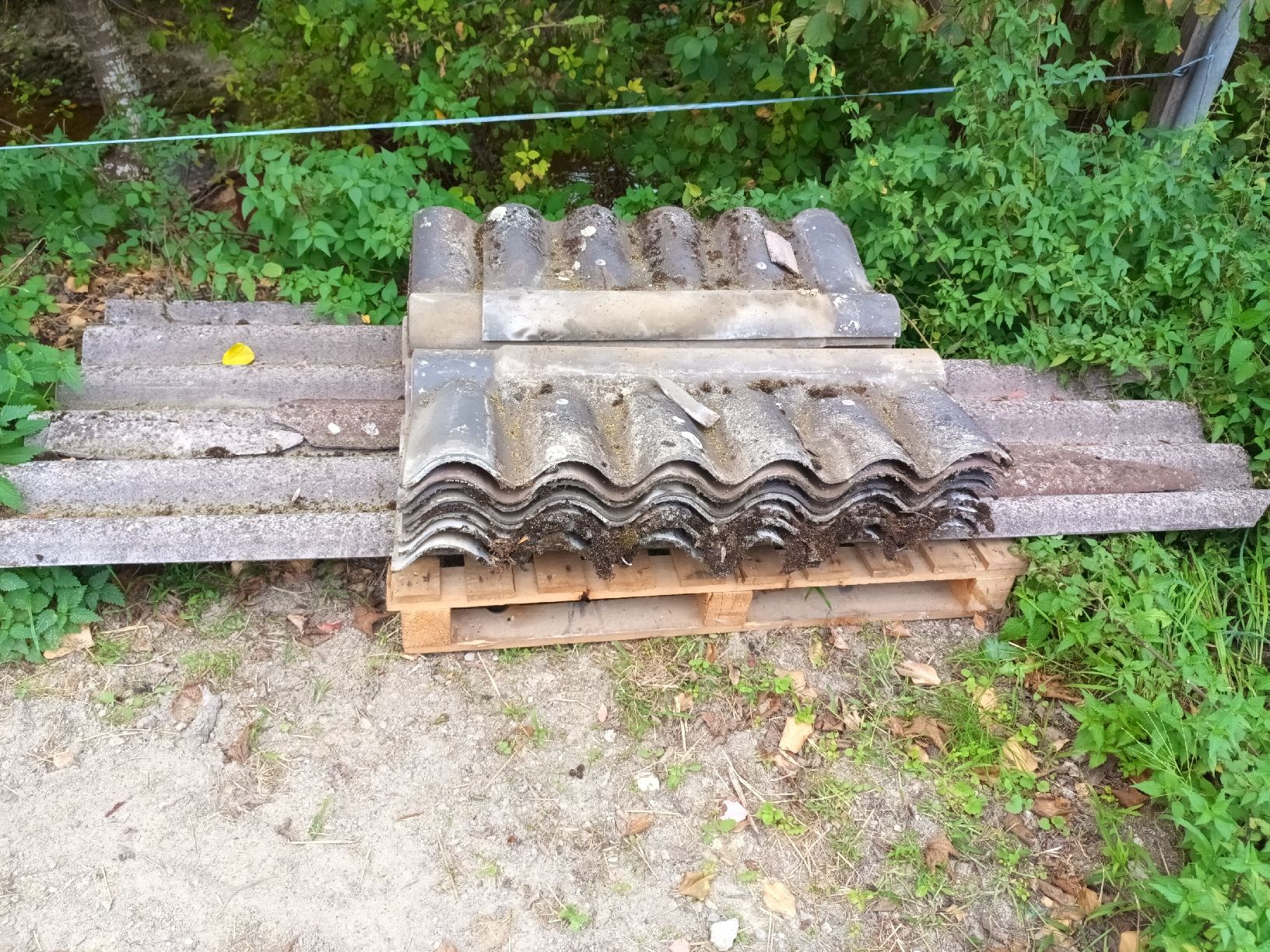 Eternit Piatti di portata: Welleternit Platten  – Usato da Unterkulm venduto da hhhorses 1