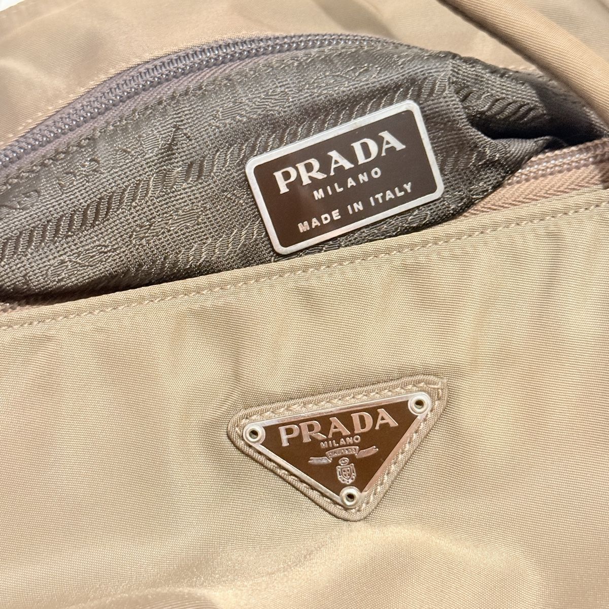 Prada Sacs: Prada Tessuto Tote Bag Beige Brown Nylon – D'occasion à Geneve par DarlingVintage 5