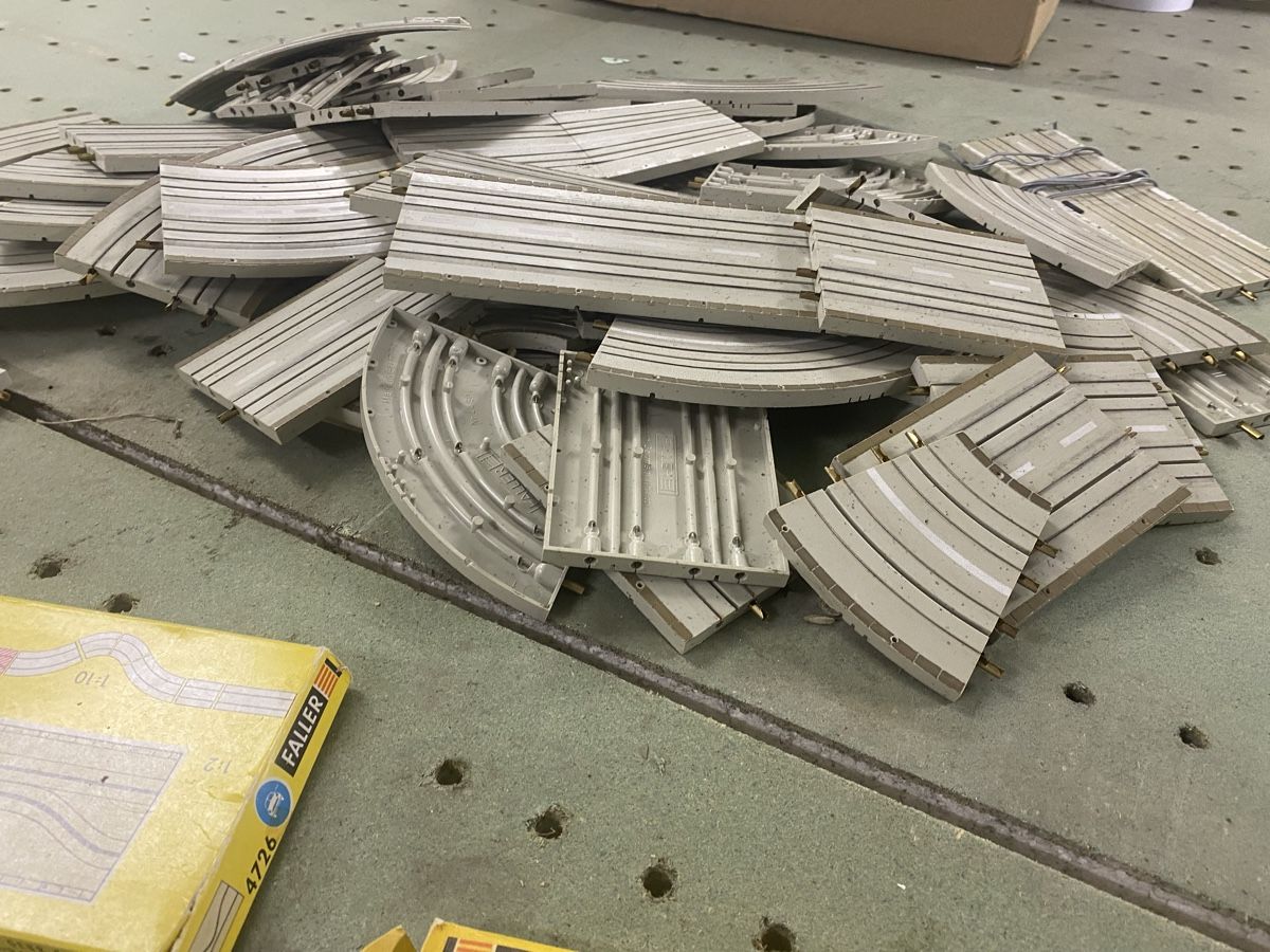 Faller Modellini di ferrovie: FALLER 4002 AUTO MOTOR SPORT – Difettoso da Wilen b. Wil venduto da Ku_26 5