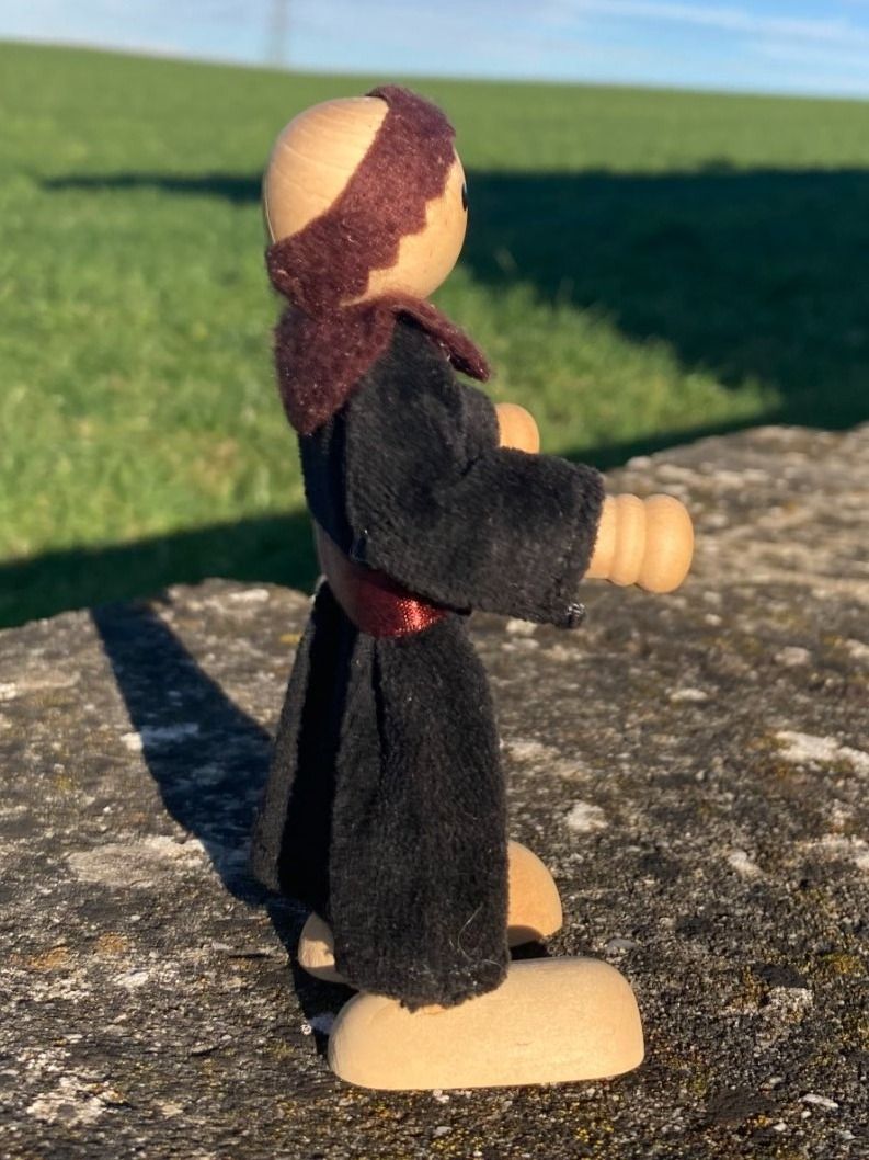 Bambole: KLEINE HANDPUPPE  MÖNCH  HOLZ / TEXTIL – Usato da Subingen venduto da ArtBead 1