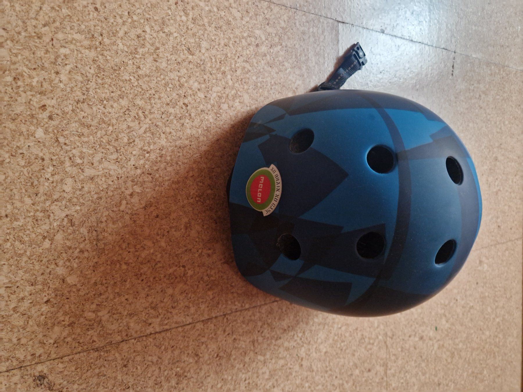 Casques: Fahrrad Helm – Neuf (Voir description) à Erschwil par phi_6glm 4