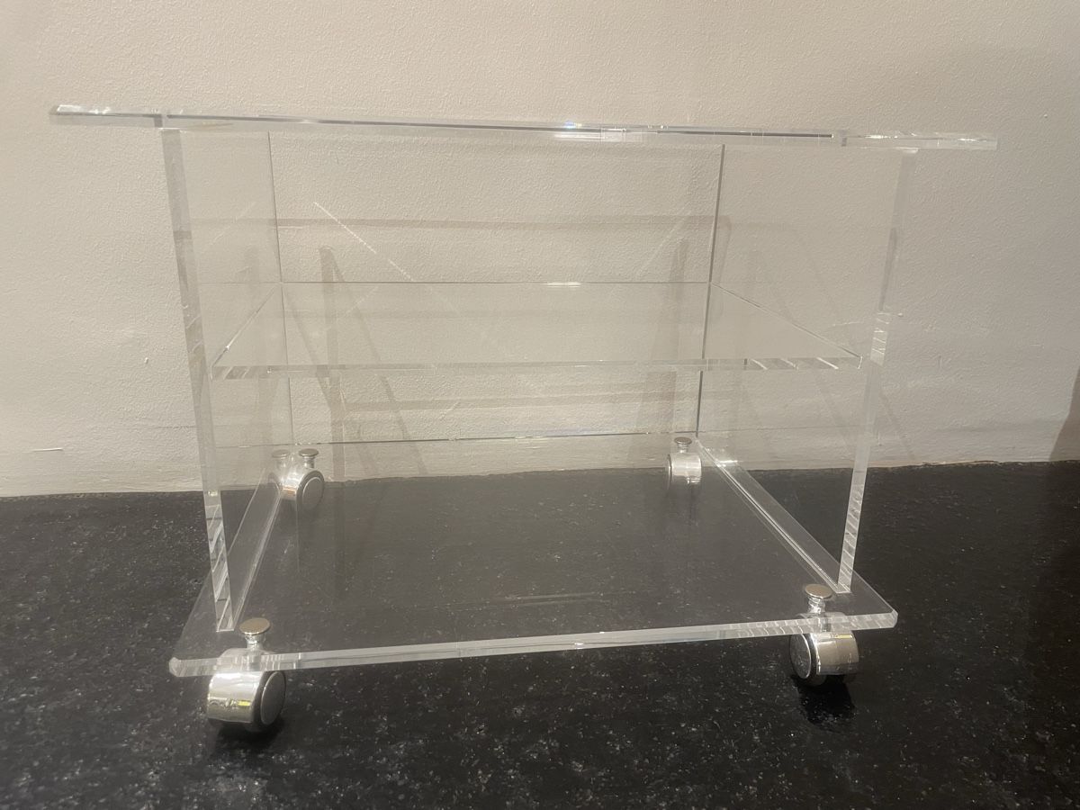 Meubles TV: Plexiglas Möbel auf Rollen  – D'occasion à Windisch par rascale 1