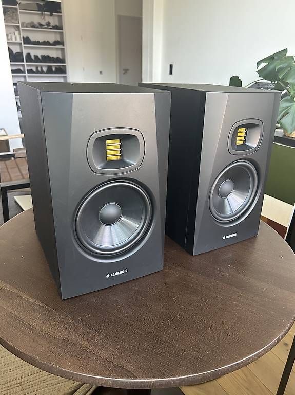 Adam Audio Haut-parleurs: x2 Adam Audio T7V monitors/speakers – D'occasion à Lausanne par d21_vintage