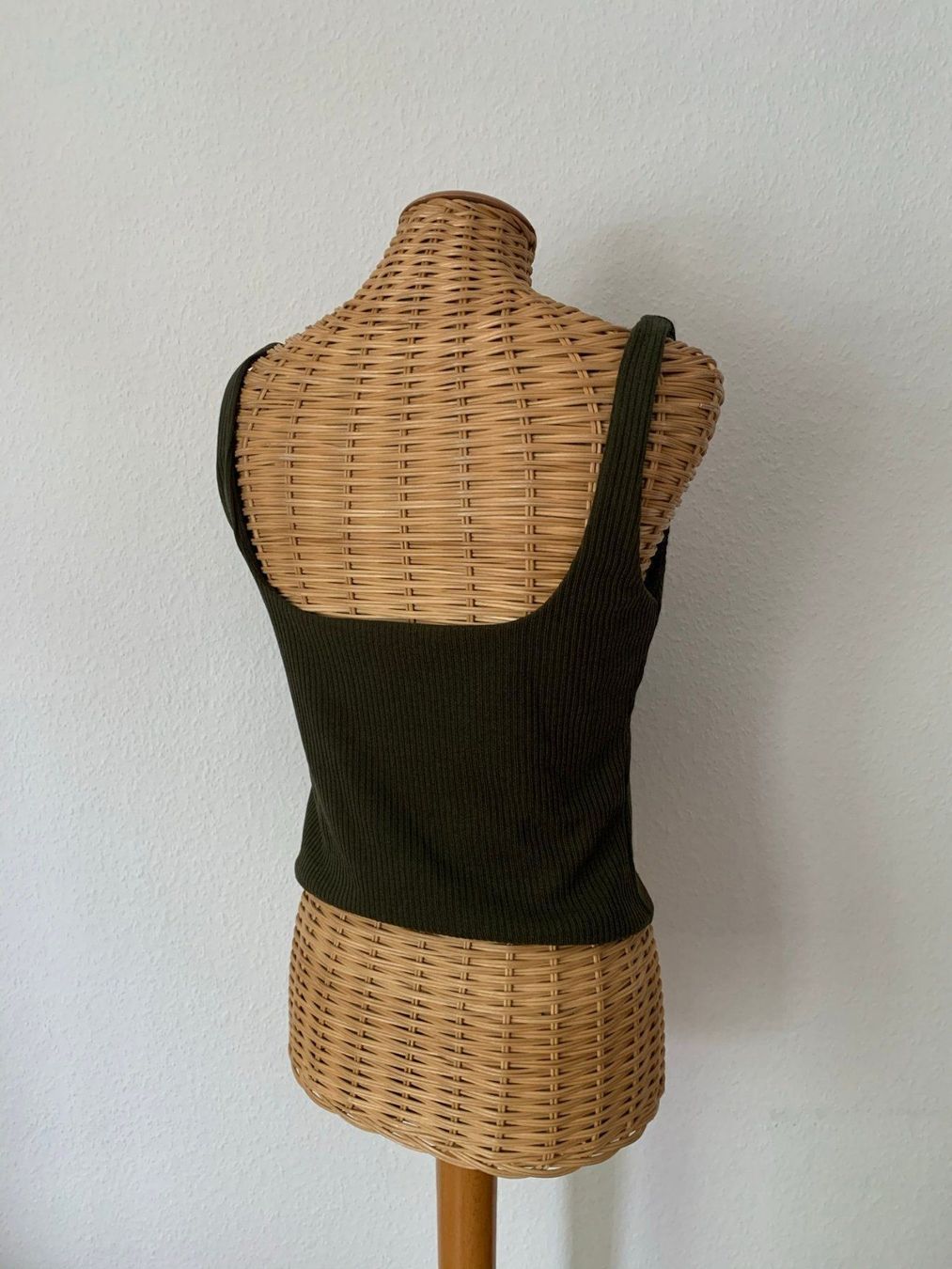 Zara Top: ZARA - Top olivgrün gerippt S – Usato da Zürich venduto da Diazaio 2