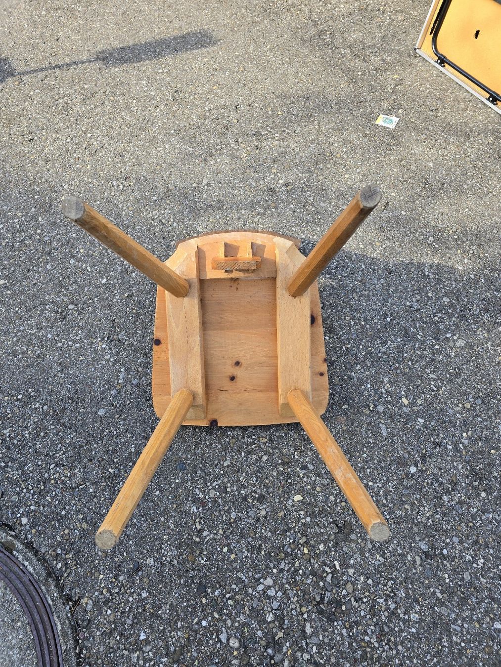 Sedie: Rustikaler Holzstuhl mit Lochmuster - Einzigartiges Design! – Usato da Mettlen venduto da elios0888 7