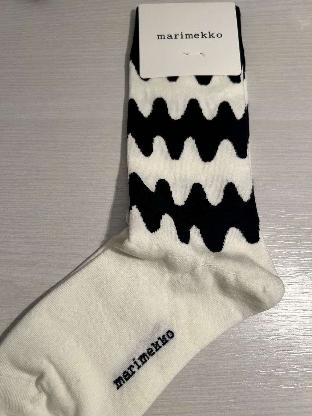 Calze: Socks with pop-up print flower Marimekko – Nuovo e nell'imballaggio originale da Zürich venduto da Ferienan