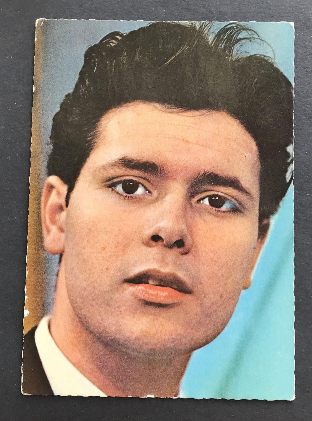 Cartoline postali: ANSICHTSKARTE CLIFF RICHARD – Usato da Ostermundigen venduto da wini63