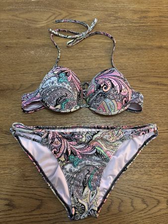 Victoria‘s Secret Bikini