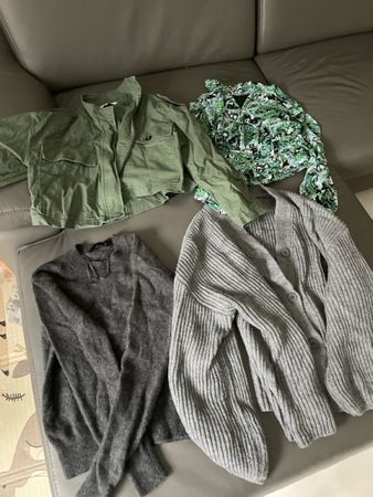 Kleiderpaket 21 Pullover und Langarm Shirts Damen