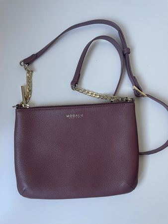 Elegante Modalu Umhängetasche in Lila