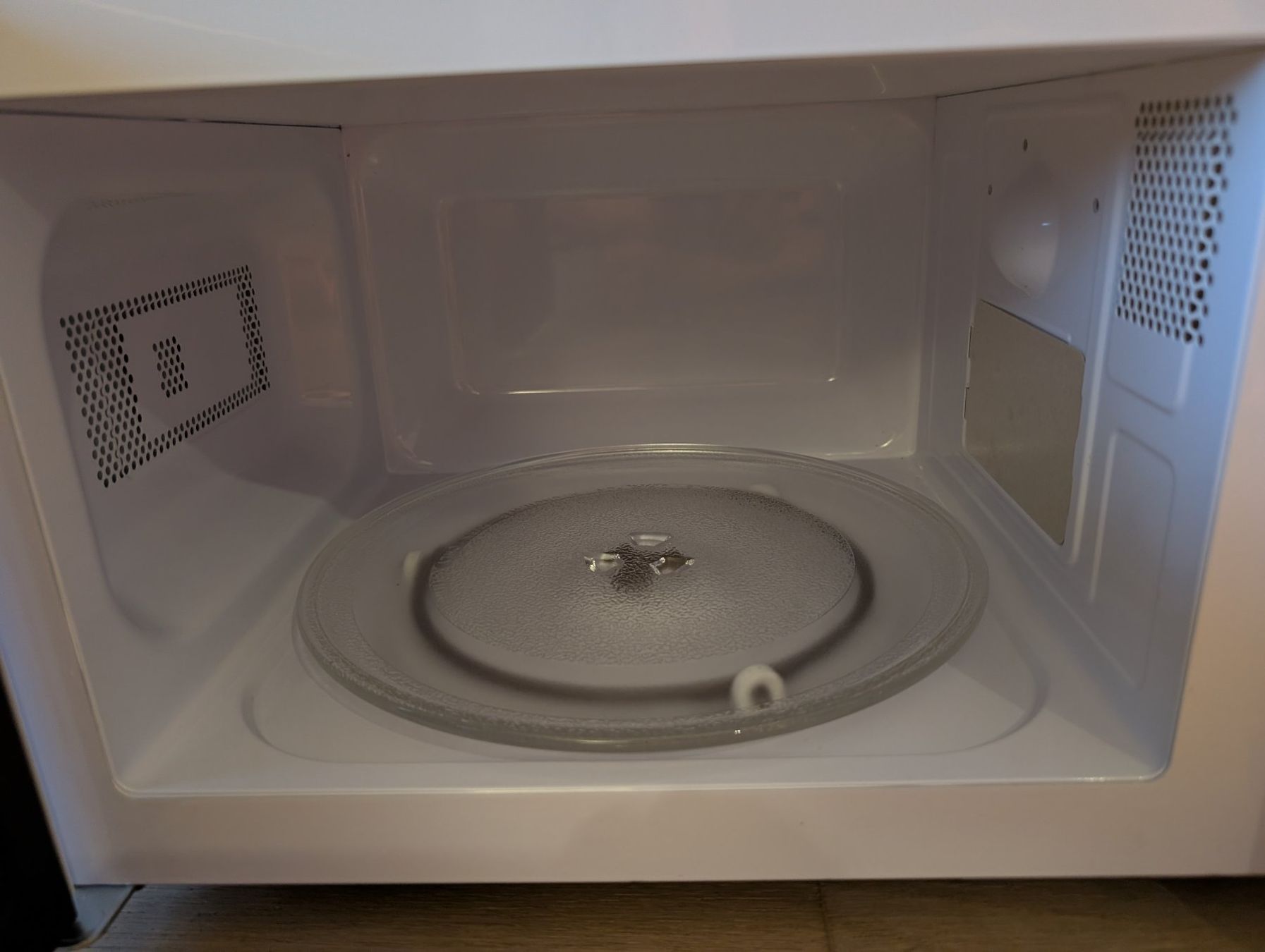 Weber Elettrodomestici da cucina: Weber Mikrowelle – Usato da Buchs SG venduto da MonopolyMoney 1