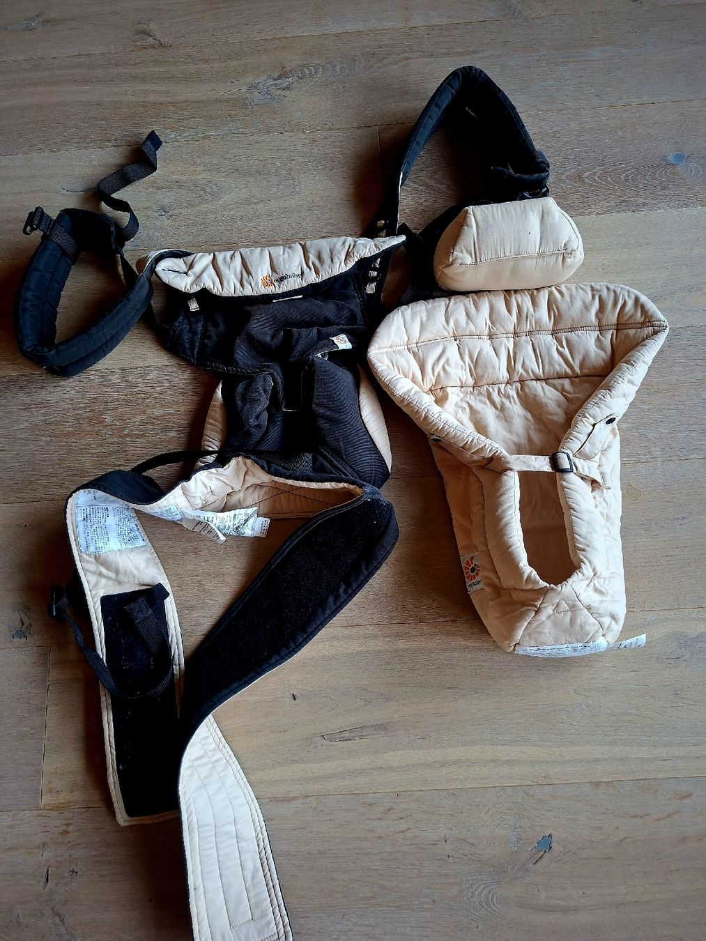 Ergobaby Porte-bébés ventraux & dorsaux: Ergobaby Trage Four Position – D'occasion à St.stephan par yvent 6