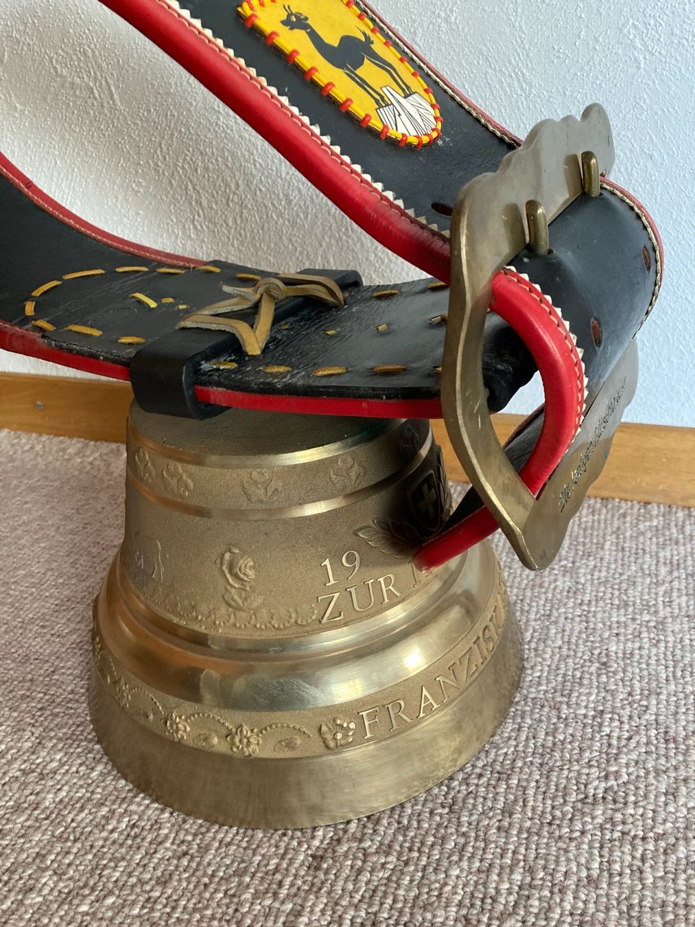 Glocken & Treicheln: Glocke mit Riemen – Gebraucht aus Wil SG von Pin05 2