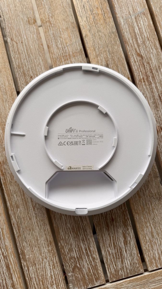 Ubiquiti WiFi: Ubiquiti Access Point UniFi 6 Professional U6-PRO – Usato da Triesen venduto da Honeybatcher 2