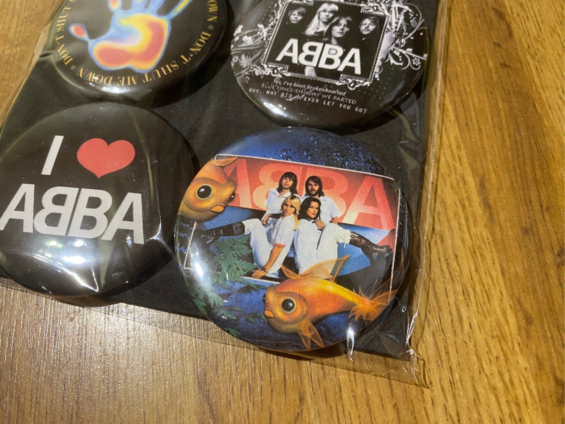 Placchette & Badge: Abba Pin Badges – Nuovo e nell'imballaggio originale da Basel venduto da VinylLover68 5