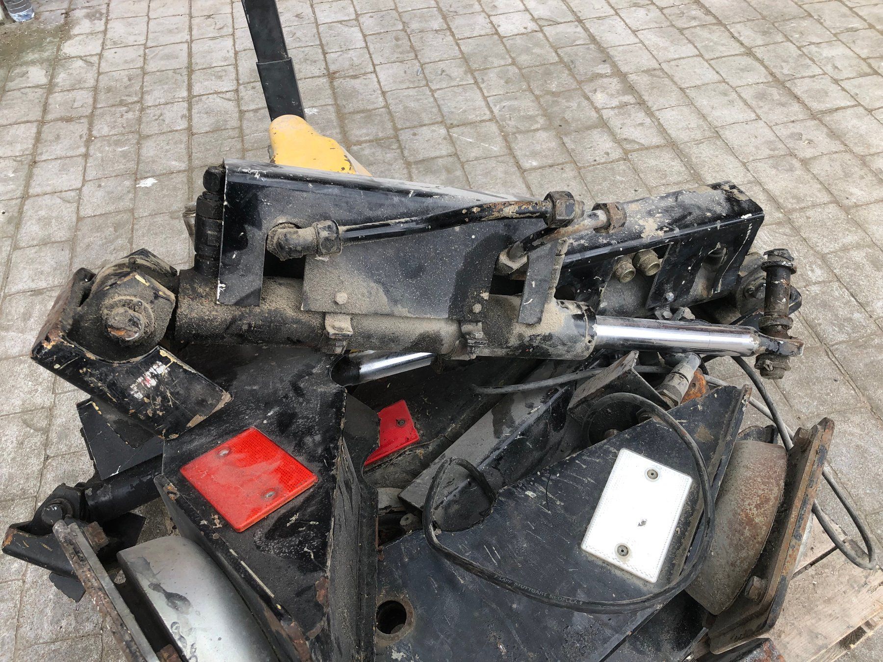 Tutti i ricambio: Bequille hydraulique camion – Usato da Boudevilliers venduto da Mrpiup 4