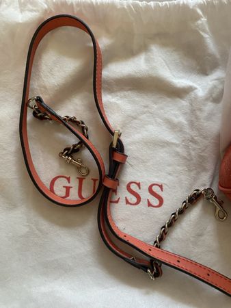 Handtasche Guess Koralle gesteppt mit Gebrauchsspuren