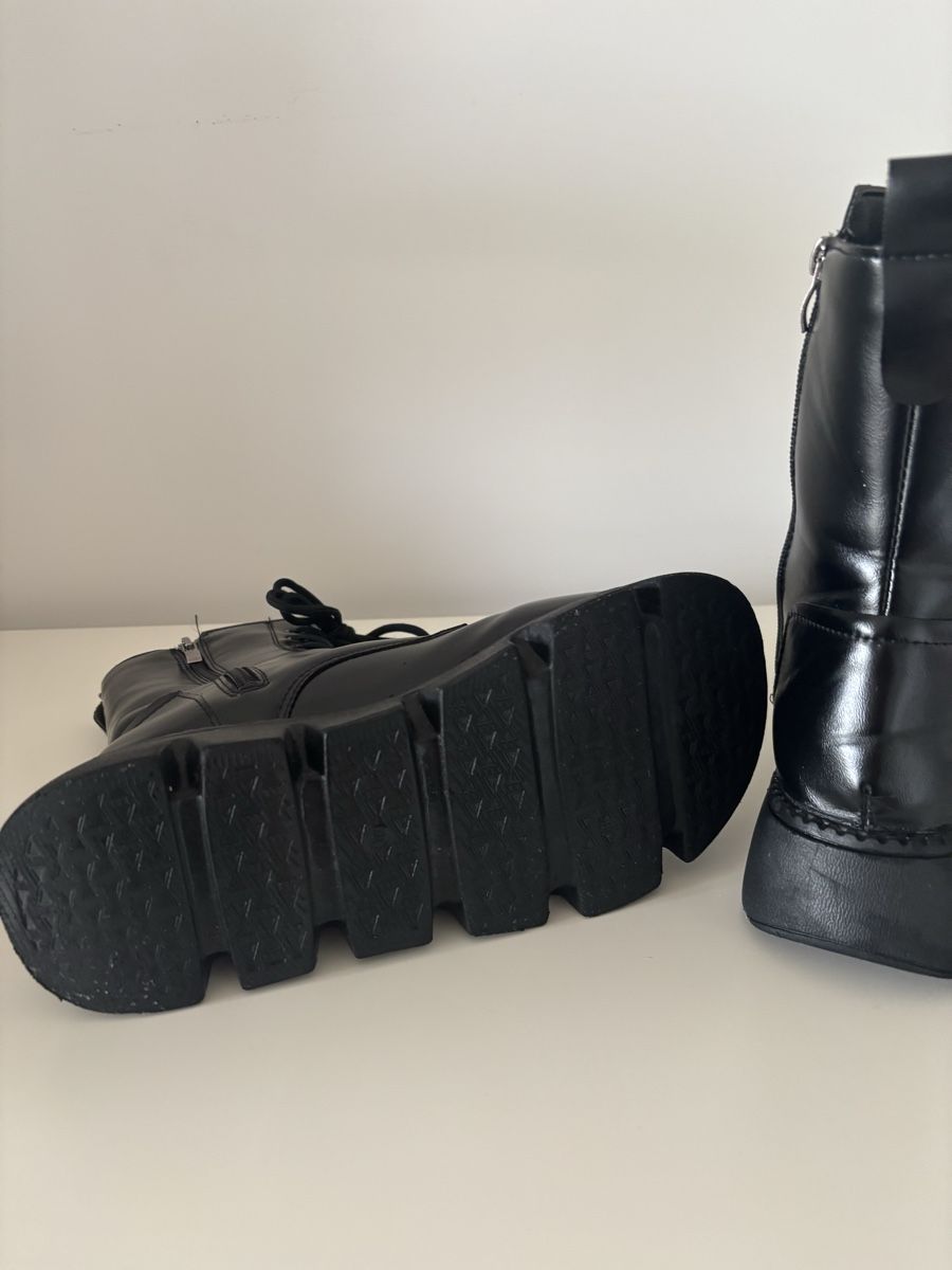 Scarpe da donna: Schwarze Boots, Grösse 38 – Usato da Salenstein venduto da Silly...0 4