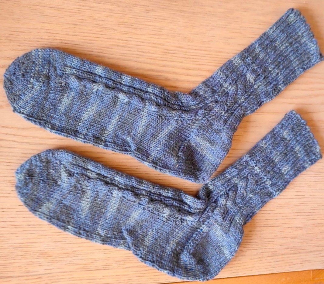 Socken: Gestrickte Herrensocken  NEU  Grösse 43/44 – Neu (gemäss Beschreibung) aus Huttwil von Sommerhaus