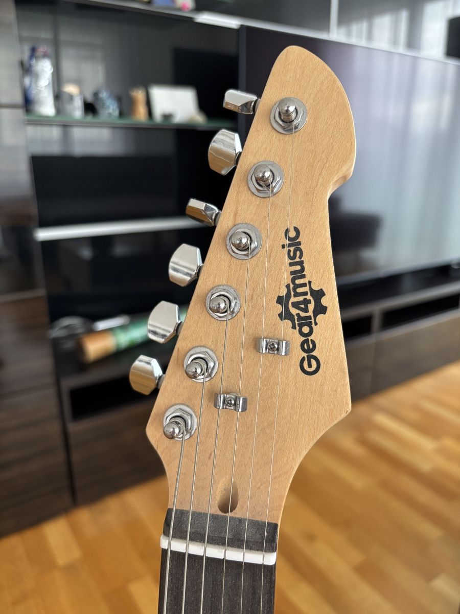 Strumenti musicali: E-Gitarre mit Verstärker und Ständer – Usato da Pfäffikon ZH venduto da sebian 5