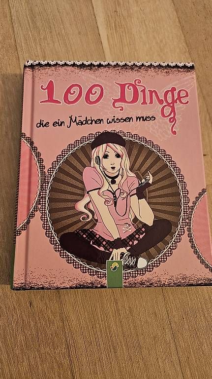 Livres: 100 Dinge, die ein Mädchen wissen muss – D'occasion à Mettmenstetten par nicci4
